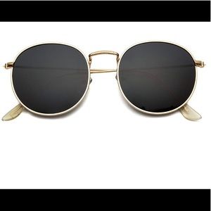 Black round frame sunglasses